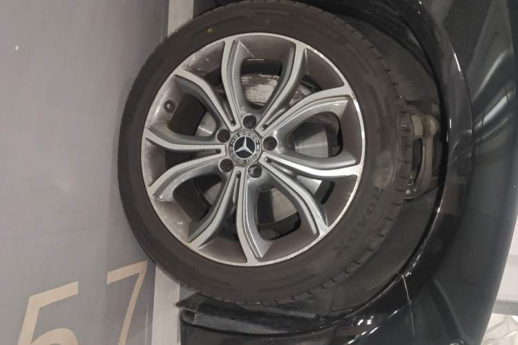 Used Mercedes-Benz E-Class 2020 Restyled E 300 L Sporty and Stylish Edition Right Front Wheel Hub