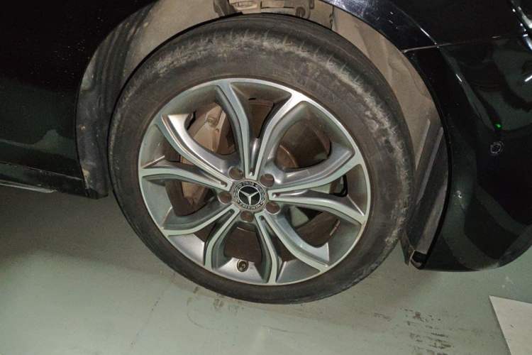 Used Mercedes-Benz E-Class 2020 Restyled E 300 L Sporty and Stylish Edition Right Front Wheel Hub