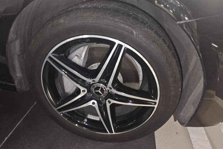 Used Mercedes-Benz E-Class 2020 Restyled E 300 L Sport Exclusive Edition Right Front Wheel Hub
