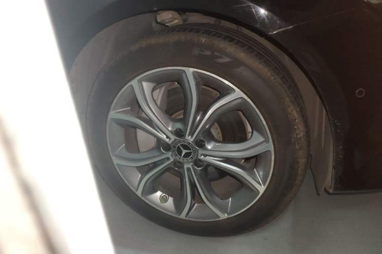 Used Mercedes-Benz E-Class 2020 Restyled E 300 L Sporty and Stylish Edition Right Front Wheel Hub