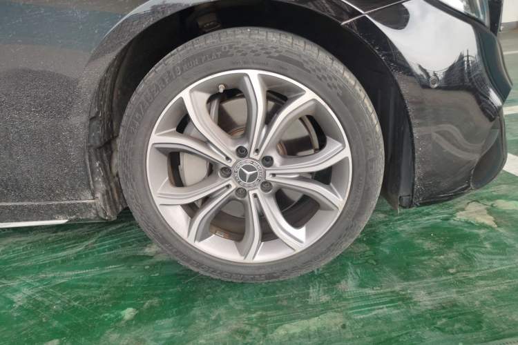 Used Mercedes-Benz E-Class 2020 E 300 L Sporty and Stylish Model Right Front Wheel Hub