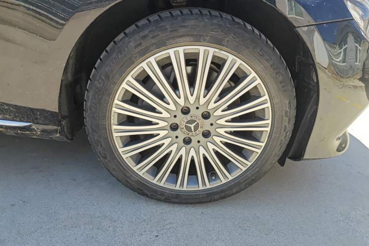 Used Mercedes-Benz E-Class 2020 E 300 L Luxury Model Right Front Wheel Hub