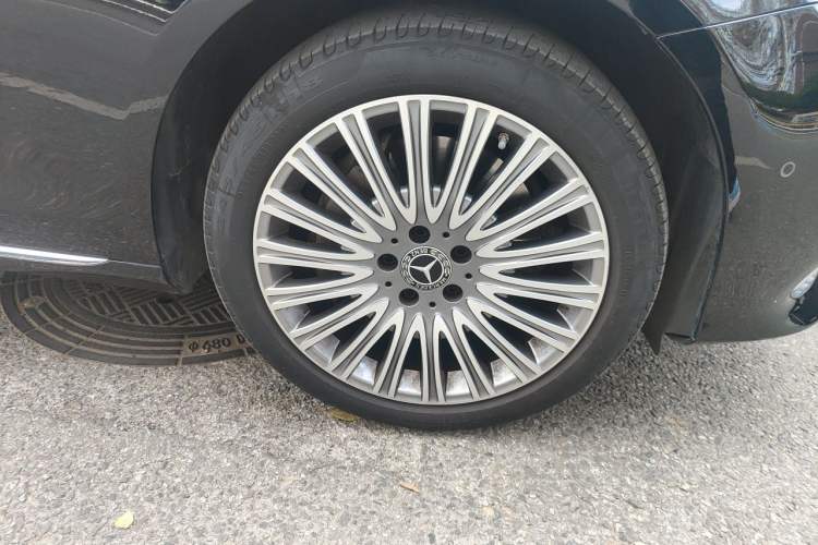 Used Mercedes-Benz E-Class 2020 Restyled E 300 L Exclusive Edition Right Front Wheel Hub