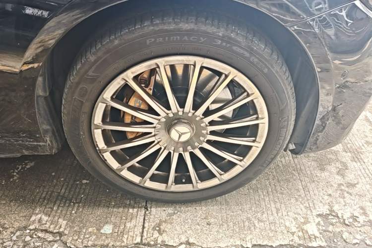 Used Mercedes-Benz E-Class 2020 Restyled E 300 L Sporty and Stylish Edition Right Front Wheel Hub