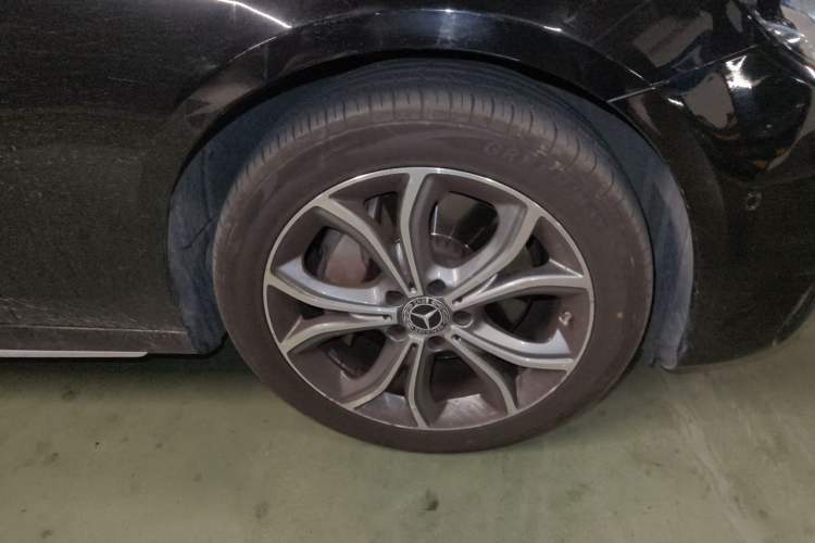 Used Mercedes-Benz E-Class 2020 E 300 L Sporty and Stylish Model Right Front Wheel Hub