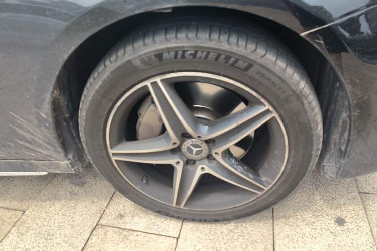 Used Mercedes-Benz E-Class 2020 Restyled E 300 L Sport Exclusive Edition Right Front Wheel Hub