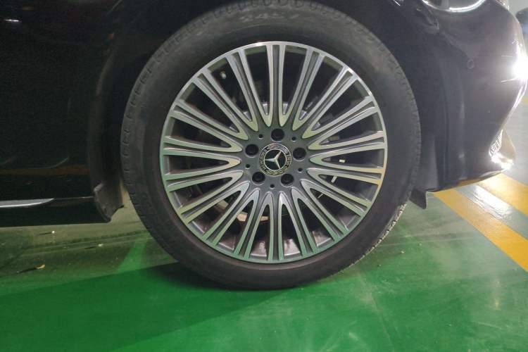 Used Mercedes-Benz E-Class 2020 Facelift E 300 L Stylish Edition Right Front Wheel Hub