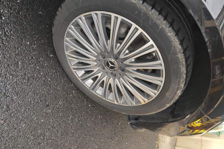 Used Mercedes-Benz E-Class 2020 E 300 L Luxury Model Right Front Wheel Hub