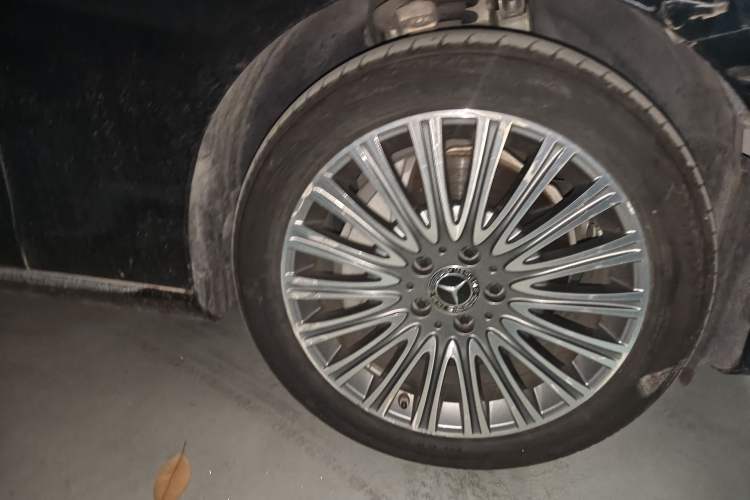Used Mercedes-Benz E-Class 2020 E 300 L Luxury Model Right Front Wheel Hub