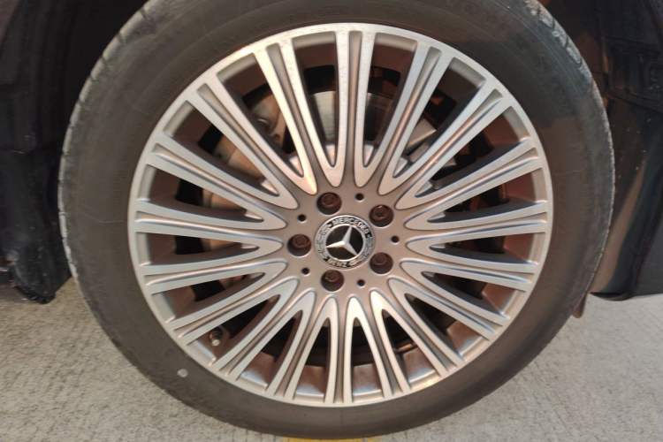Used Mercedes-Benz E-Class 2020 Facelift E 300 L Stylish Edition Right Front Wheel Hub
