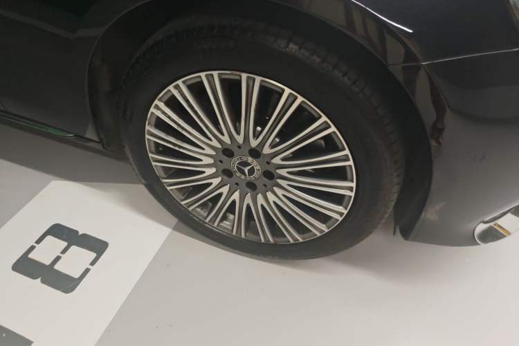 Used Mercedes-Benz E-Class 2020 Restyled E 300 L Exclusive Edition Right Front Wheel Hub