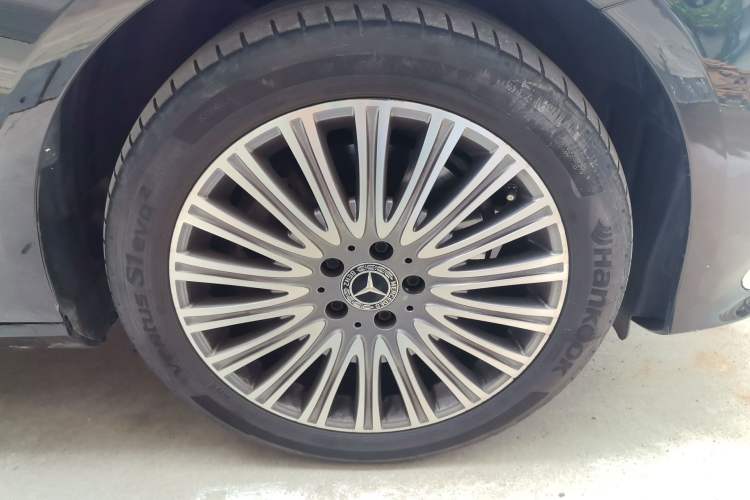 Used Mercedes-Benz E-Class 2020 Facelift E 300 L Stylish Edition Right Front Wheel Hub