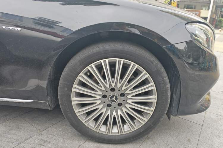 Used Mercedes-Benz E-Class 2020 Restyled E 300 L Exclusive Edition Right Front Wheel Hub