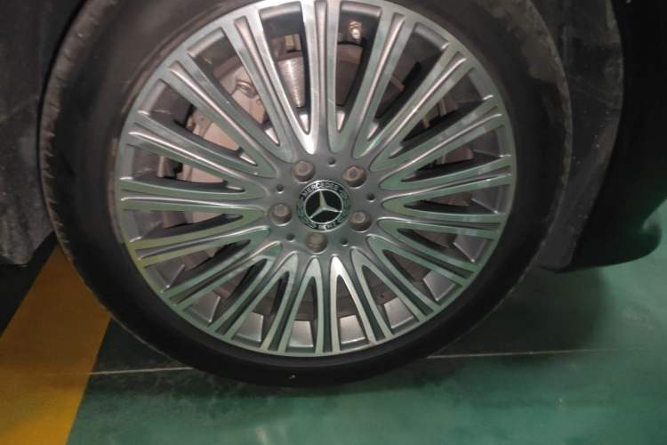 Used Mercedes-Benz E-Class 2020 Restyled E 300 L Exclusive Edition Right Front Wheel Hub