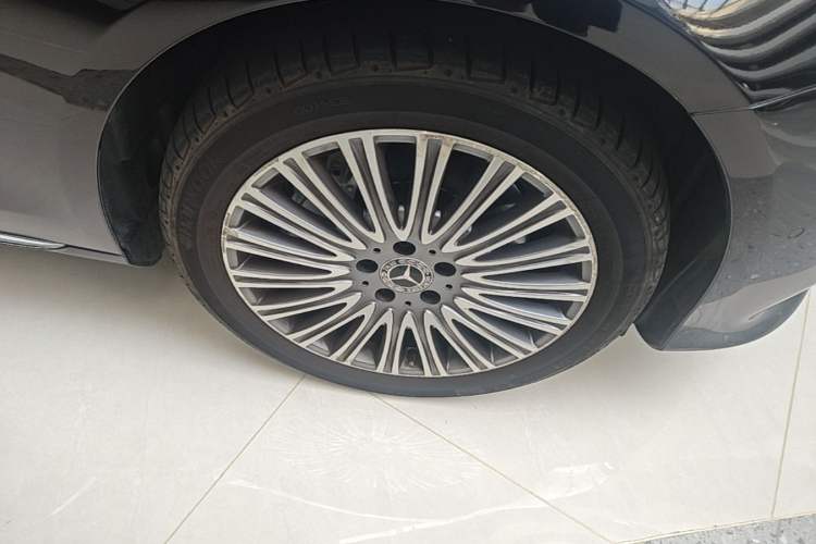 Used Mercedes-Benz E-Class 2020 Restyled E 300 L Exclusive Edition Right Front Wheel Hub