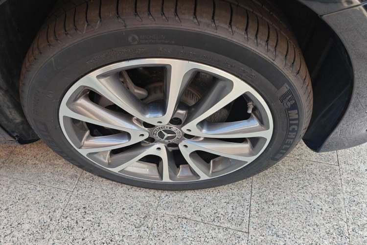 Used Mercedes-Benz E-Class 2020 E 260 L Right Front Wheel Hub