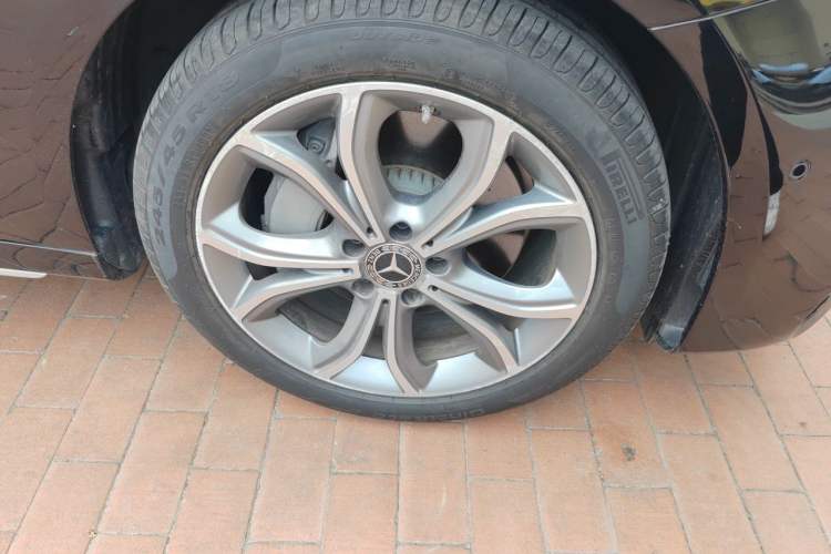 Used Mercedes-Benz E-Class 2020 Restyled E 300 L Sporty and Stylish Edition Right Front Wheel Hub
