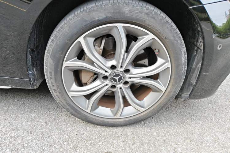 Used Mercedes-Benz E-Class 2020 Restyled E 300 L Sporty and Stylish Edition Right Front Wheel Hub