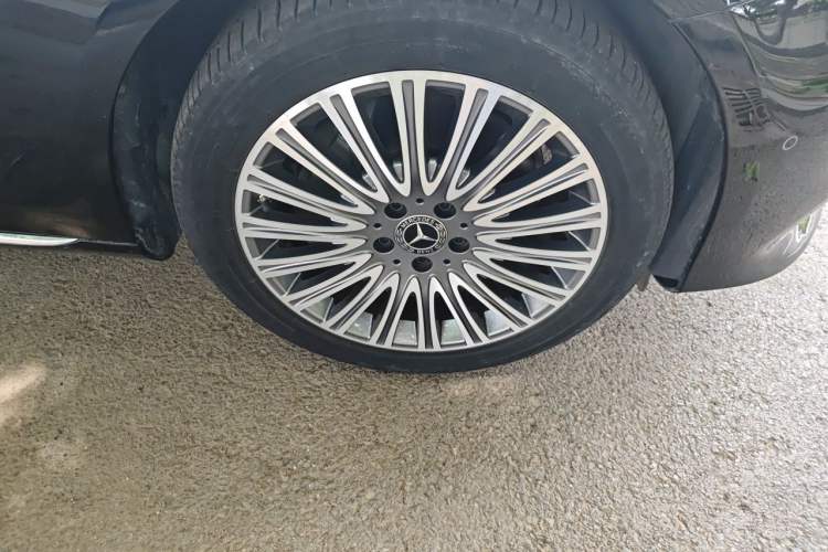 Used Mercedes-Benz E-Class 2020 E 300 L Luxury Model Right Front Wheel Hub