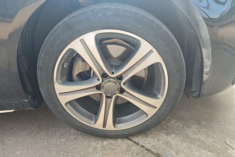 Used Mercedes-Benz E-Class 2020 Facelift E 260 L Sport Edition Right Front Wheel Hub