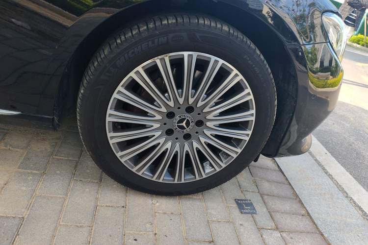 Used Mercedes-Benz E-Class 2020 Facelift E 300 L Stylish Edition Right Front Wheel Hub