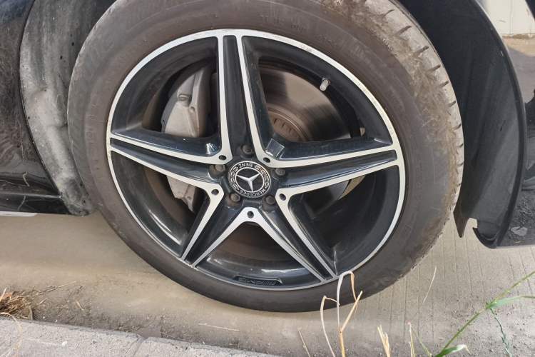 Used Mercedes-Benz E-Class 2020 Restyled E 300 L Sport Exclusive Edition Right Front Wheel Hub