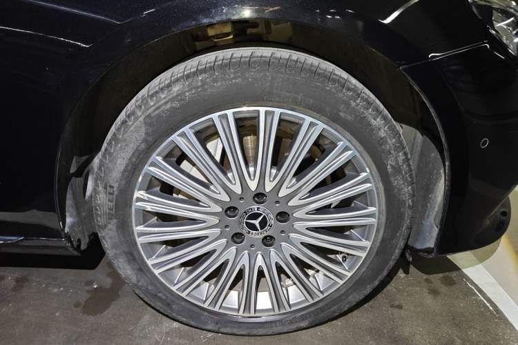Used Mercedes-Benz E-Class 2020 Facelift E 300 L Stylish Edition Right Front Wheel Hub