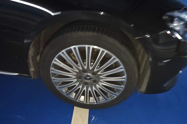 Used Mercedes-Benz E-Class 2020 E 300 L Stylish Model Right Front Wheel Hub
