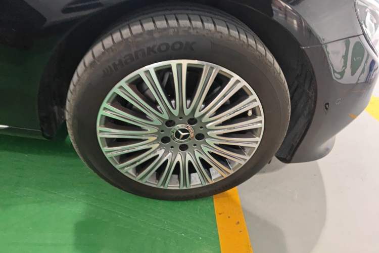 Used Mercedes-Benz E-Class 2020 Facelift E 300 L Stylish Edition Right Front Wheel Hub