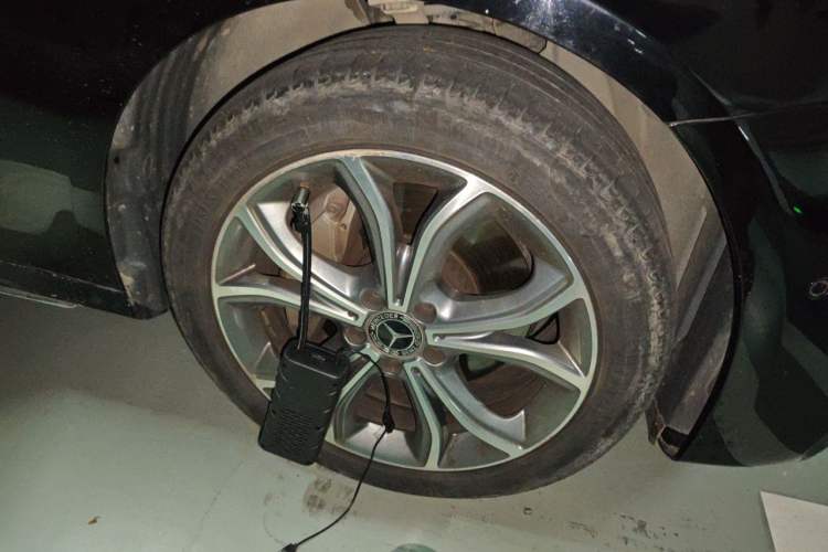 Used Mercedes-Benz E-Class 2020 Restyled E 300 L Sporty and Stylish Edition Right Front Wheel Hub