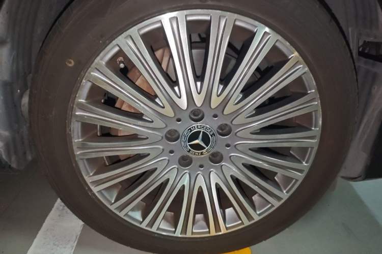 Used Mercedes-Benz E-Class 2020 Facelift E 300 L Stylish Edition Right Front Wheel Hub