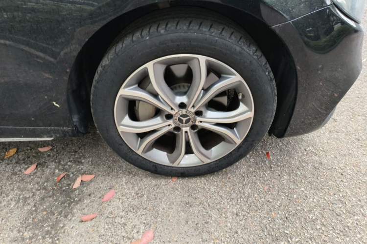 Used Mercedes-Benz E-Class 2020 E 300 L Sporty and Stylish Model Right Front Wheel Hub