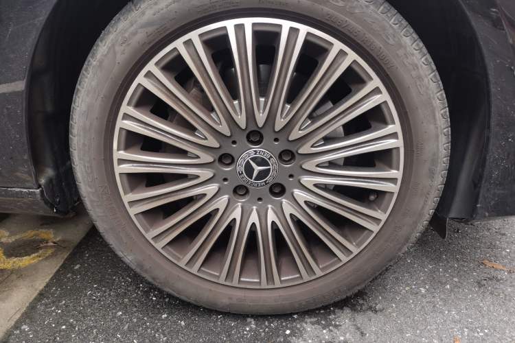 Used Mercedes-Benz E-Class 2020 Facelift E 300 L Stylish Edition Right Front Wheel Hub