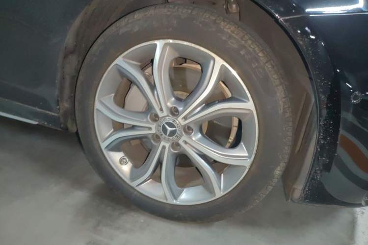 Used Mercedes-Benz E-Class 2020 E 300 L Sporty and Stylish Model Right Front Wheel Hub
