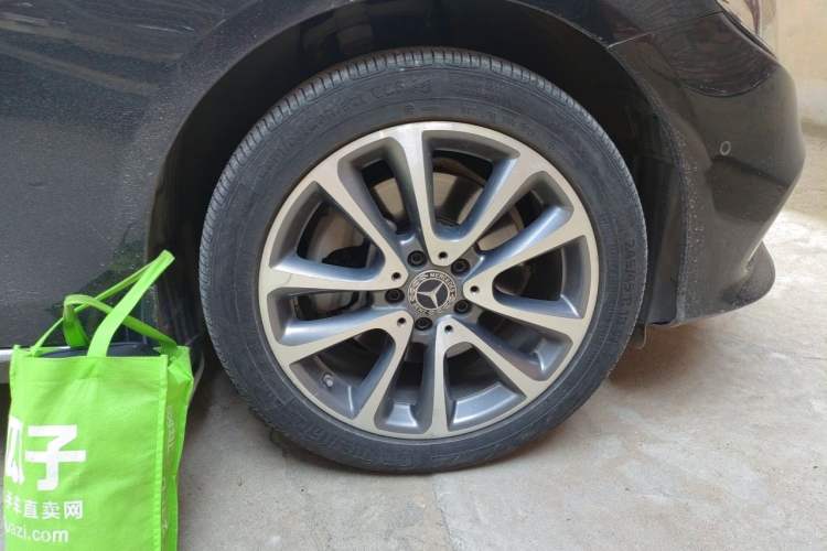 Used Mercedes-Benz E-Class 2020 E 260 L Right Front Wheel Hub