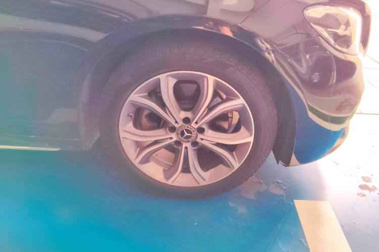 Used Mercedes-Benz E-Class 2020 Restyled E 300 L Sporty and Stylish Edition Right Front Wheel Hub