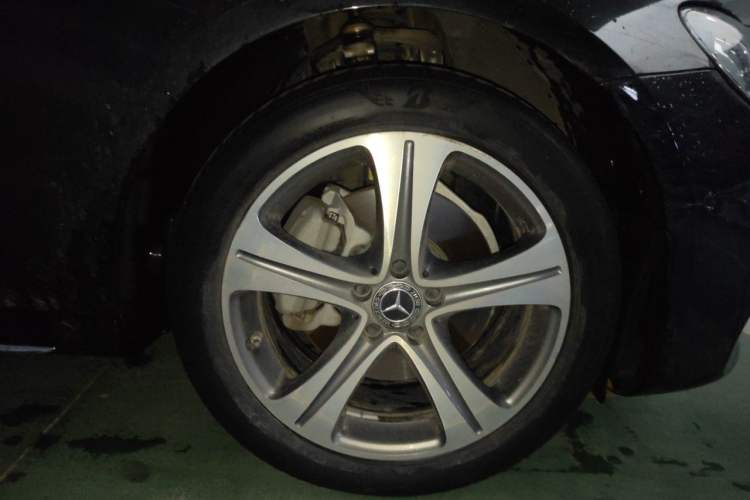 Used Mercedes-Benz E-Class 2020 E 260 L Sport Edition Right Front Wheel Hub