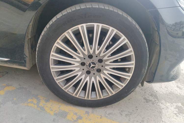 Used Mercedes-Benz E-Class 2020 Facelift E 300 L Stylish Edition Right Front Wheel Hub