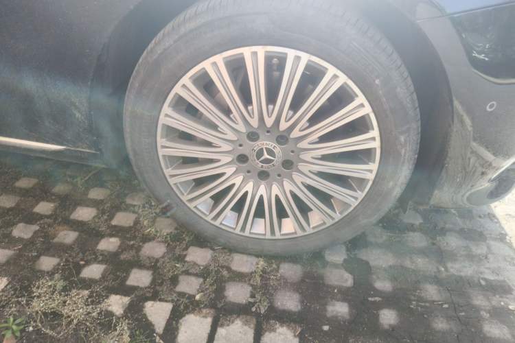 Used Mercedes-Benz E-Class 2020 E 300 L Luxury Model Right Front Wheel Hub
