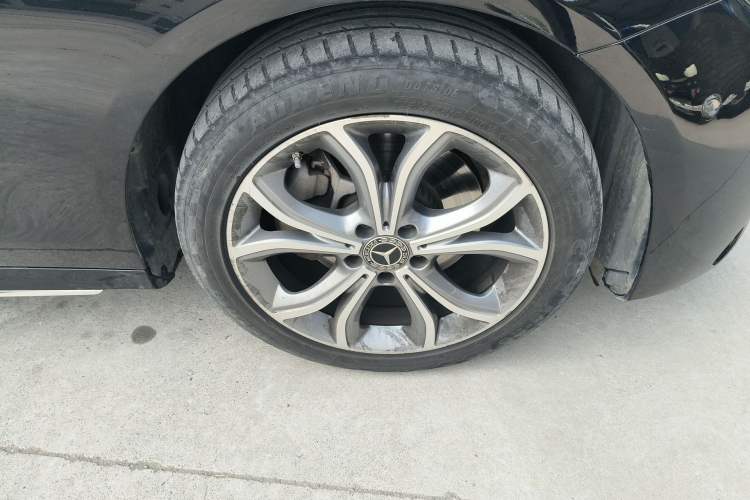 Used Mercedes-Benz E-Class 2020 Restyled E 300 L Sporty and Stylish Edition Right Front Wheel Hub