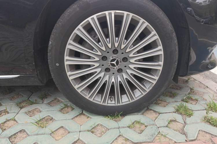 Used Mercedes-Benz E-Class 2020 E 300 L Luxury Model Right Front Wheel Hub