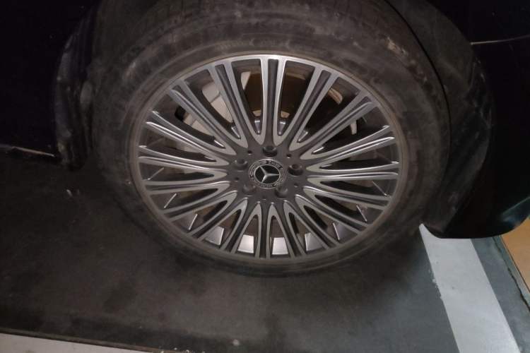 Used Mercedes-Benz E-Class 2020 E 300 L Luxury Model Right Front Wheel Hub