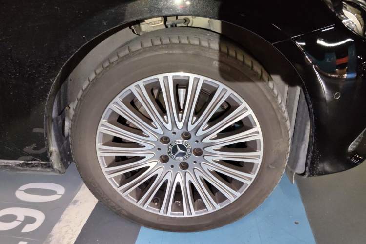 Used Mercedes-Benz E-Class 2020 Facelift E 300 L Stylish Edition Right Front Wheel Hub