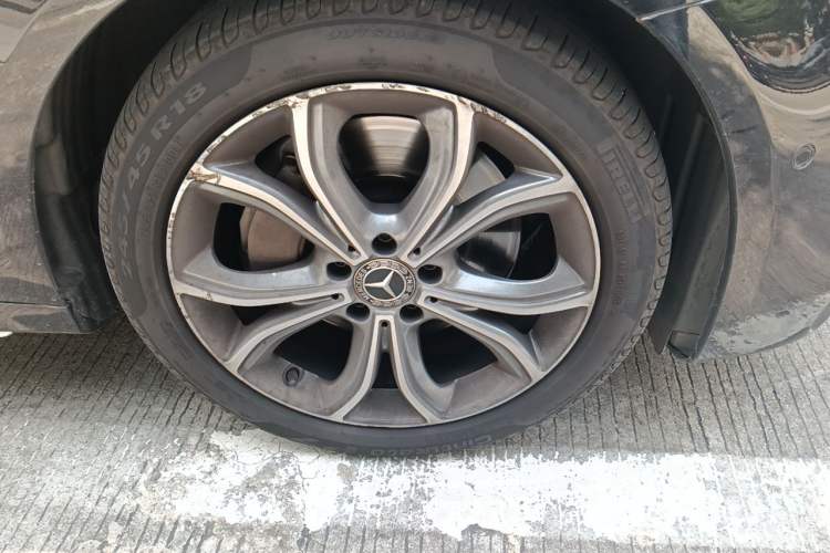 Used Mercedes-Benz E-Class 2020 Restyled E 300 L Sporty and Stylish Edition Right Front Wheel Hub