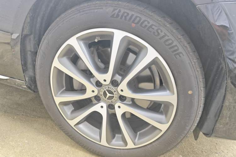 Used Mercedes-Benz E-Class 2020 E 260 L 4MATIC Right Front Wheel Hub