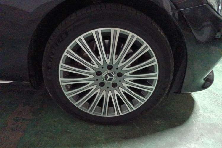 Used Mercedes-Benz E-Class 2020 Restyled E 300 L Exclusive Edition Right Front Wheel Hub