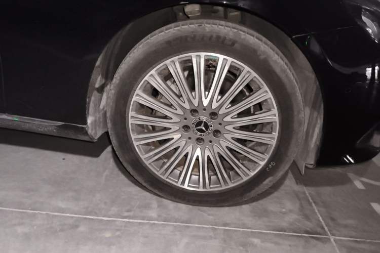 Used Mercedes-Benz E-Class 2020 E 300 L Luxury Model Right Front Wheel Hub