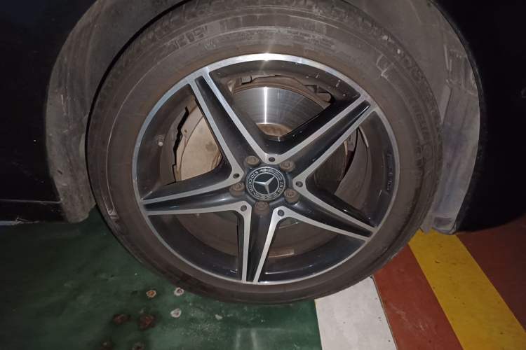 Used Mercedes-Benz E-Class 2020 Restyled E 300 L Sport Exclusive Edition Right Front Wheel Hub