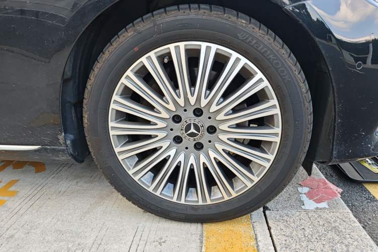Used Mercedes-Benz E-Class 2020 Facelift E 300 L Stylish Edition Right Front Wheel Hub