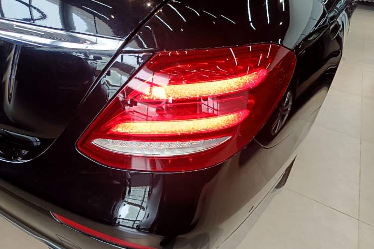 Used Mercedes-Benz E-Class 2020 Restyled E 300 L Exclusive Edition Right Rear Taillight
